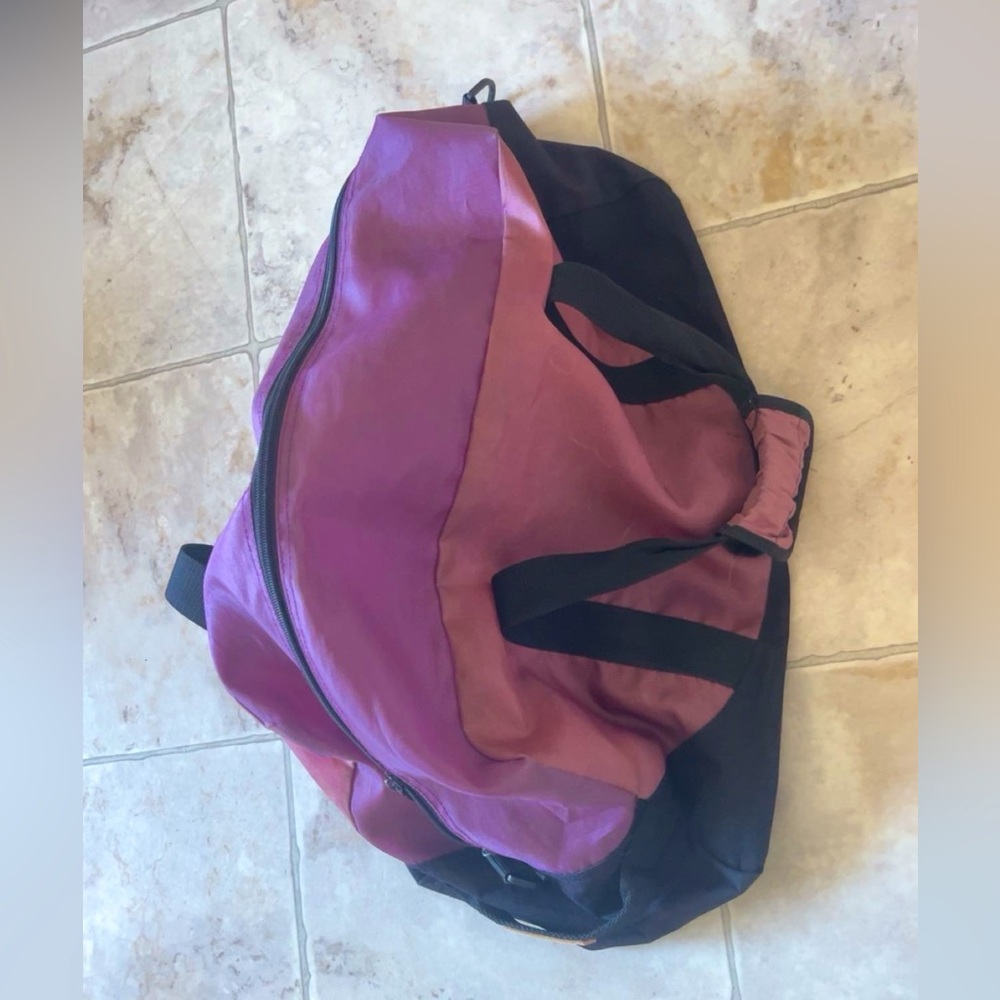 💜 EUC Well Loved Duffle Bag 💜